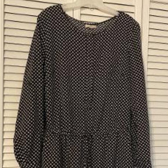 Loft Black/White Four Leaf Clover printed Long Sleeve Romper - Picture 5 of 8